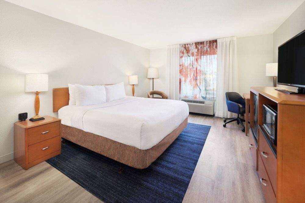 Room, 1 King Bed, Non Smoking