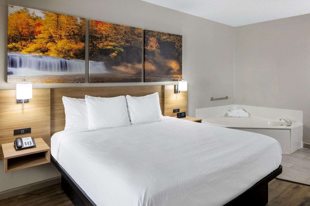 Deluxe Suite, 1 Queen Bed, Non Smoking