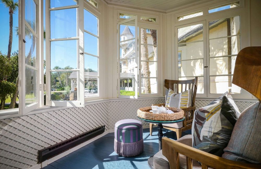 Deluxe Room, 1 King Bed (Clubhouse)