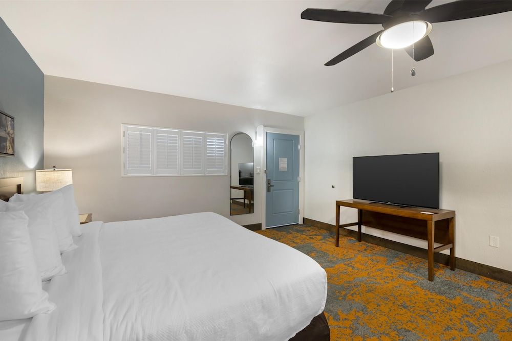 Standard Room, 1 King Bed, Accessible, Non Smoking