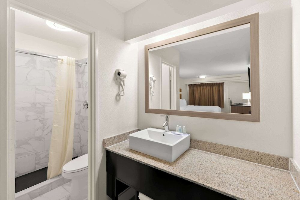 Clarion Pointe Kennesaw Town Center Standard Room, 2 Queen Beds, Non Smoking 5