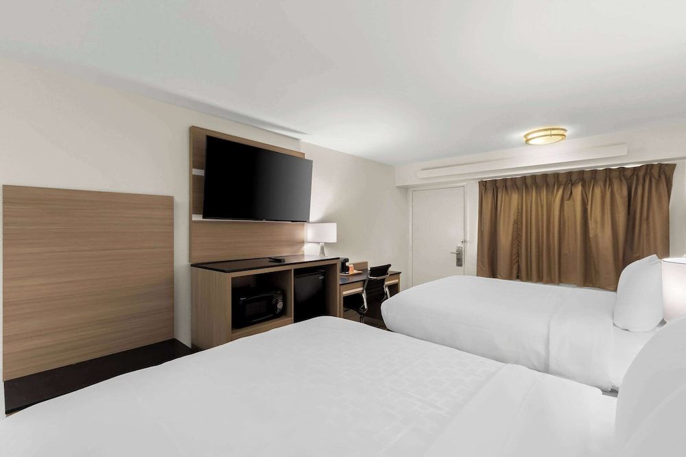 Clarion Pointe Kennesaw Town Center Standard Room, 2 Queen Beds, Non Smoking 4