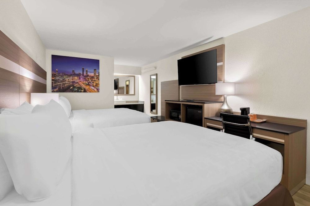 Clarion Pointe Kennesaw Town Center Standard Room, 2 Queen Beds, Non Smoking 2