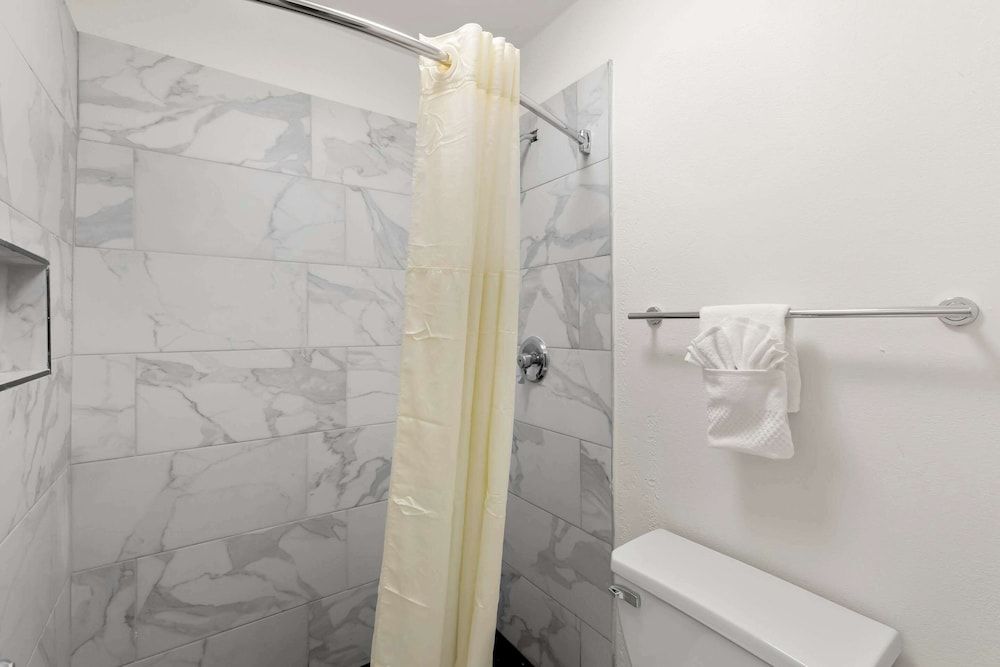 Clarion Pointe Kennesaw Town Center Standard Room, 2 Queen Beds, Non Smoking 6