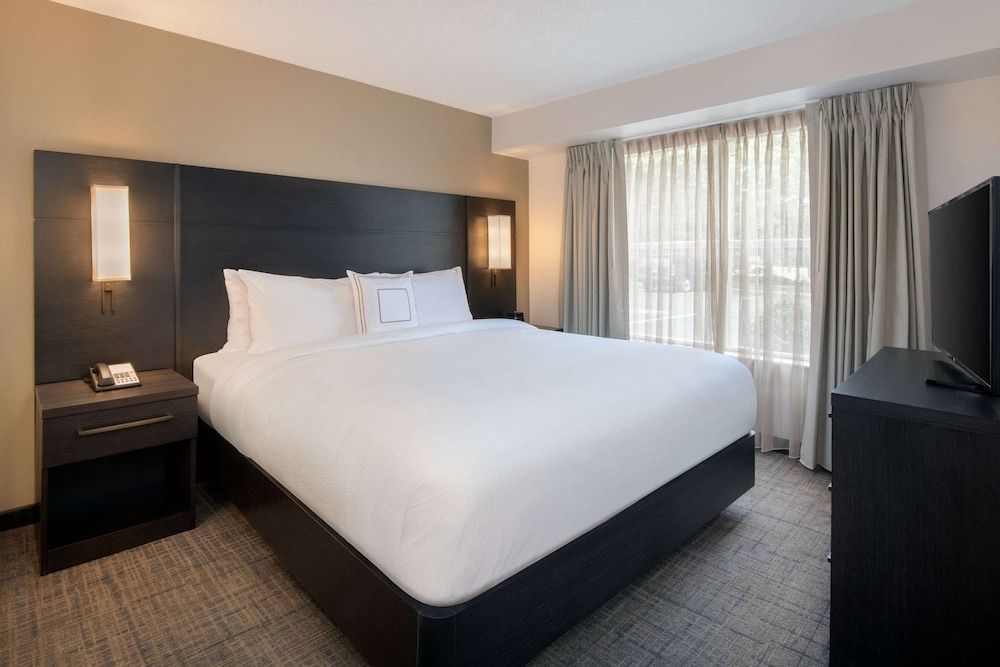 Sonesta ES Suites Atlanta Kennesaw Town Center Deluxe Room, 1 King Bed with Sofa bed (Studio)