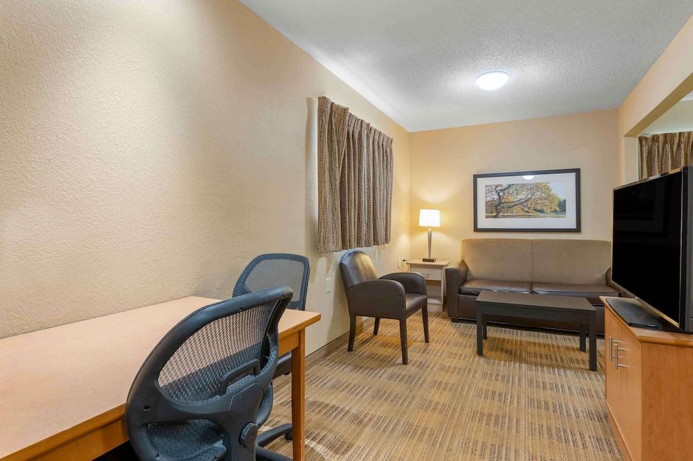 Extended Stay America Select Suites Atlanta Kennesaw Deluxe Studio, 1 Queen Bed with Sofa bed, Accessible, Non Smoking 4
