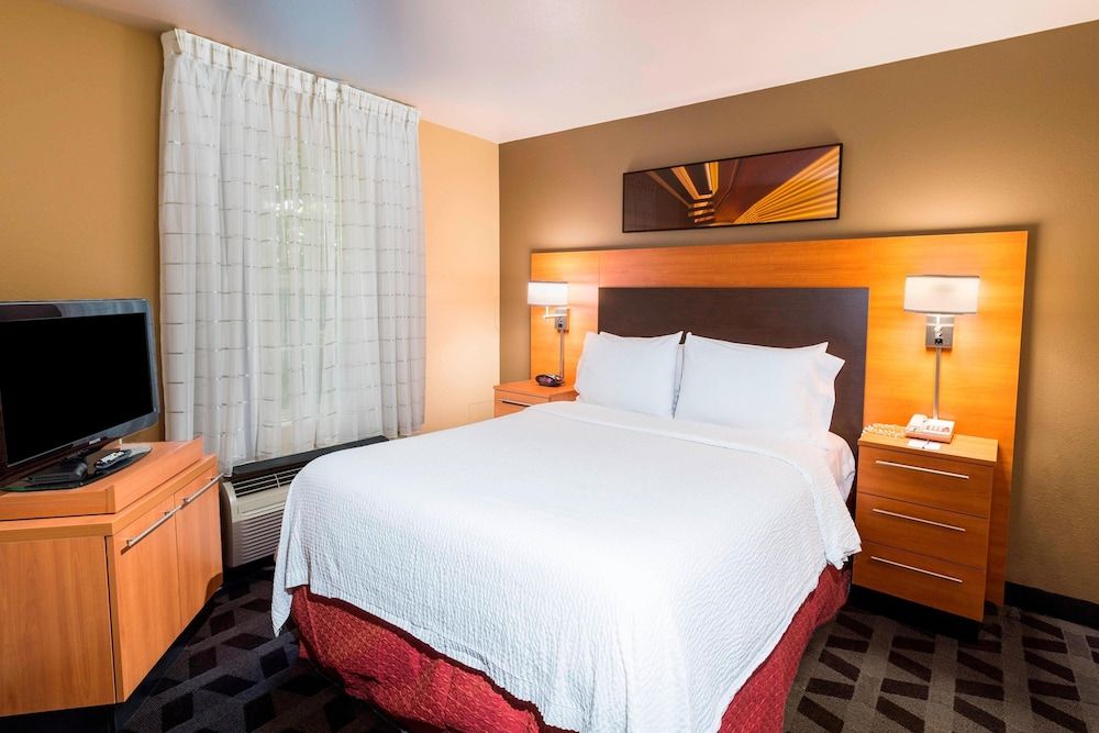 Suite, 2 Bedrooms (Mobility/Hearing Accessible, Tub)