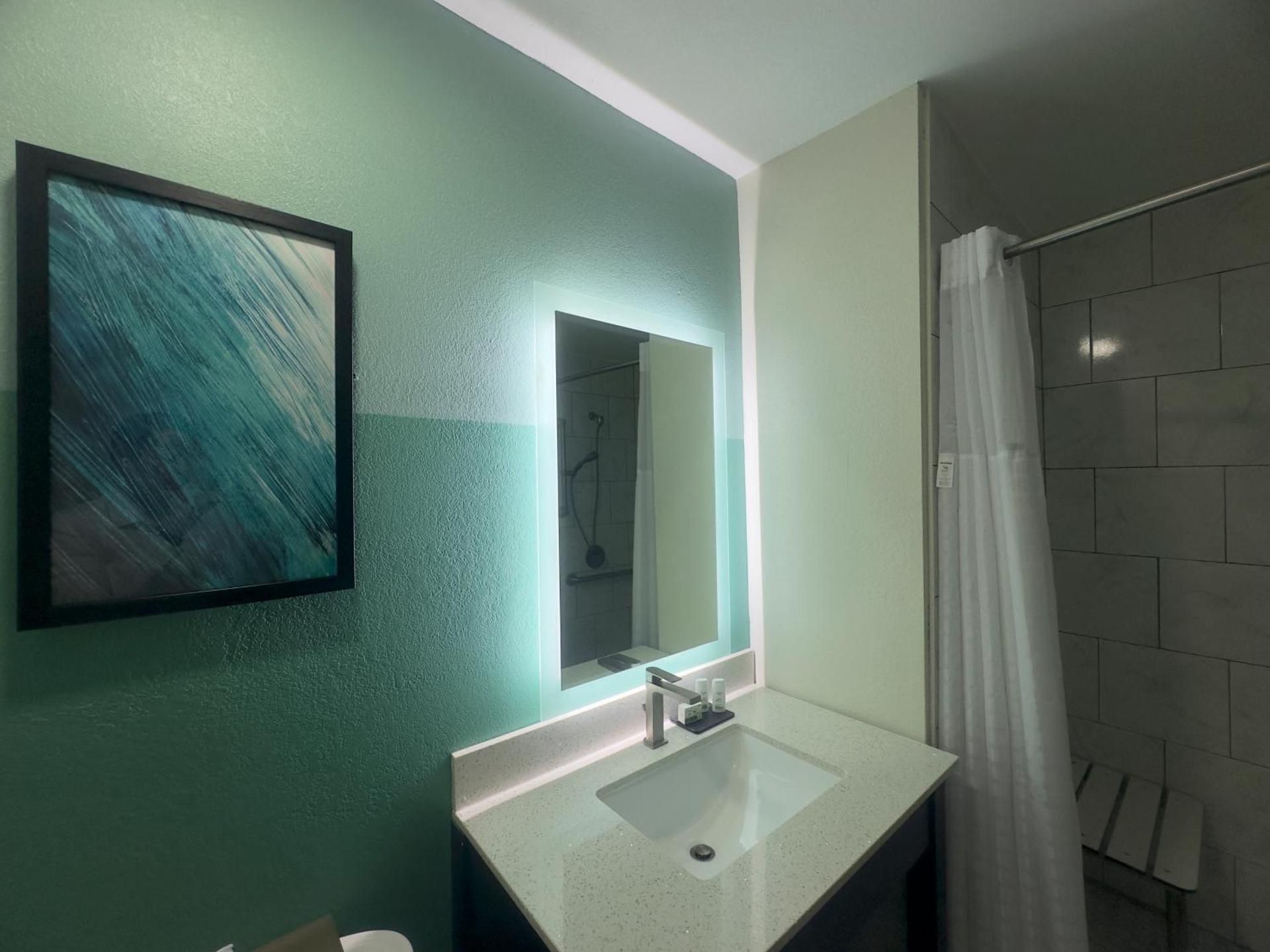 Wingate by Wyndham Kings Bay Naval Base / I-95 2 Queen Beds, Mobility Accessible Room, Roll-In Shower, Non-Smoking