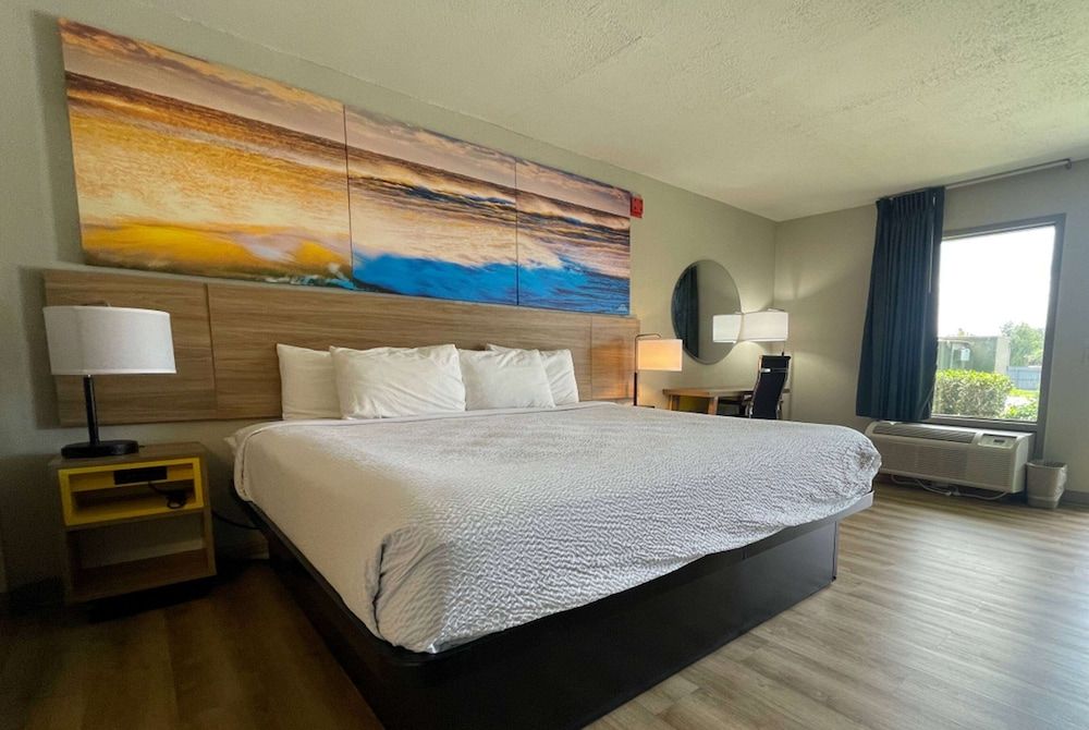 Room, 1 King Bed, Non Smoking (Second Floor)
