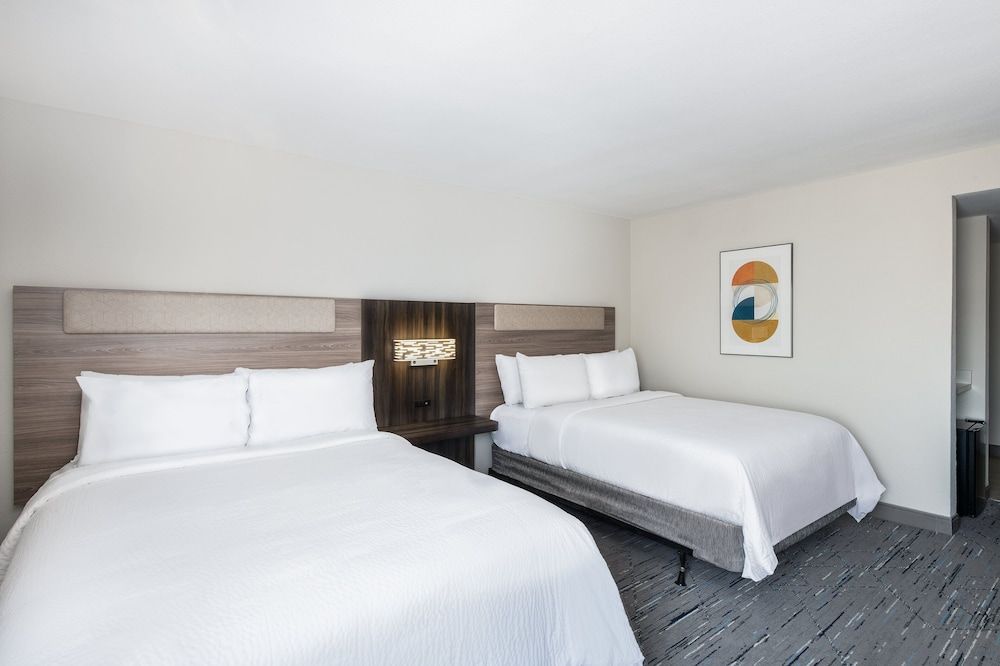 Standard Room, 2 Queen Beds (Tub)