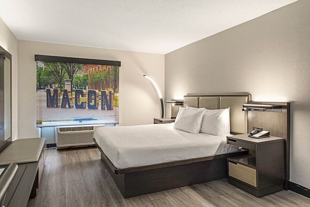 Room, 1 King Bed, Accessible, Non Smoking (Mobility)
