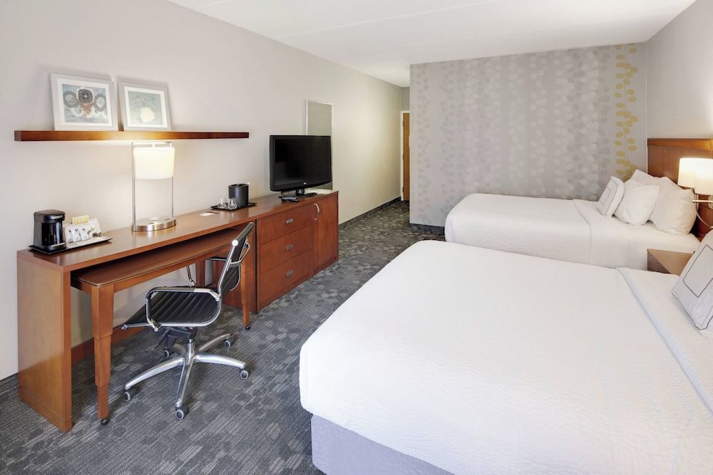 Basic Room, 2 Queen Beds (Mobility/Hearing Accessible, Tub)