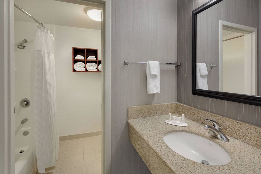 Basic Room, 2 Queen Beds (Mobility/Hearing Accessible, Tub)
