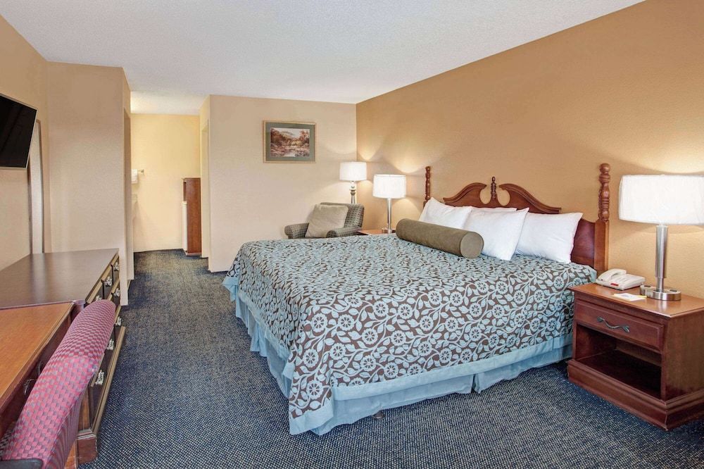 Standard Room, 1 King Bed
