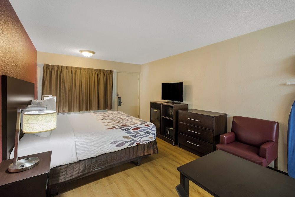 Red Roof Inn Atlanta South - Morrow Superior Room, 1 King Bed, Non Smoking 2