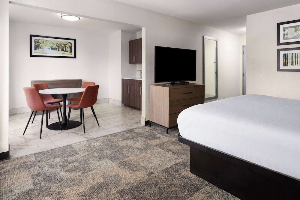 Room, 1 King Bed, Non Smoking, Kitchenette