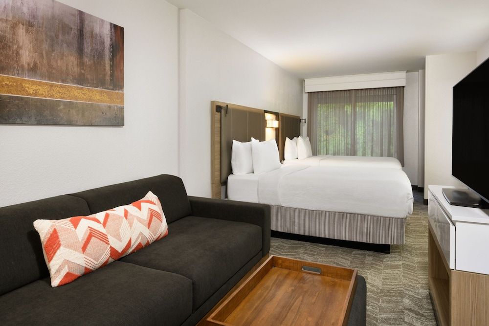 Suite, 2 Double Beds (Mobility/Hearing Access, Roll-In Shwr)