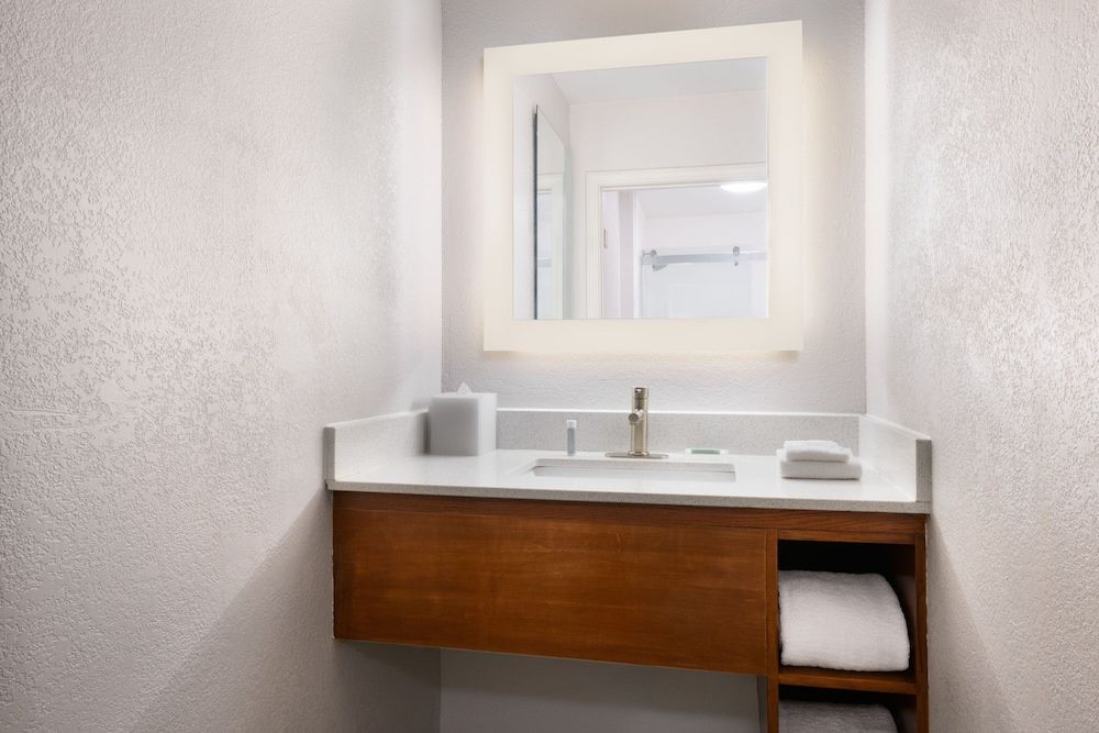 Suite, 2 Double Beds (Mobility/Hearing Access, Roll-In Shwr)