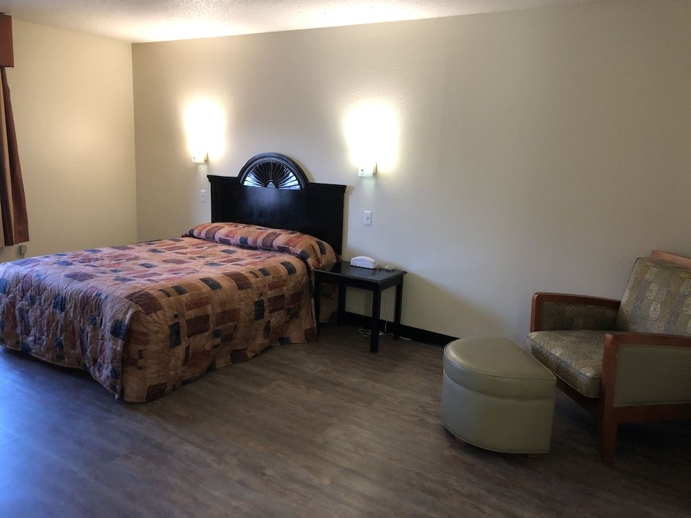 Araamda Inn Norcross Standard Room, 1 Queen Bed 2