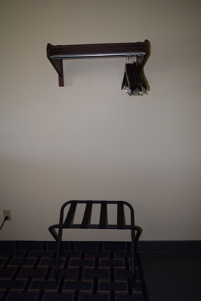 Executive Inn Standard Room, 1 King Bed, Non Smoking 10