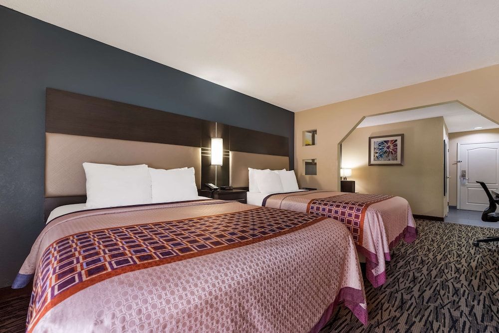 Suite, 2 Queen Beds, Accessible, Bathtub (with Sofabed)
