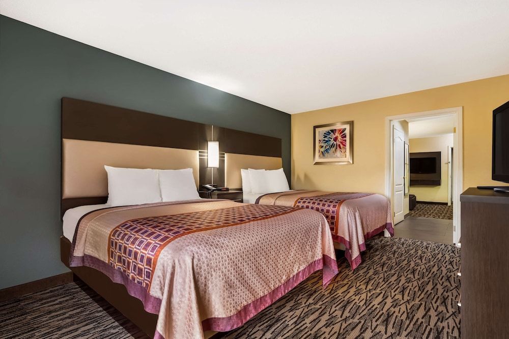 Suite, 2 Queen Beds, Non Smoking, Microwave (with Sofabed)