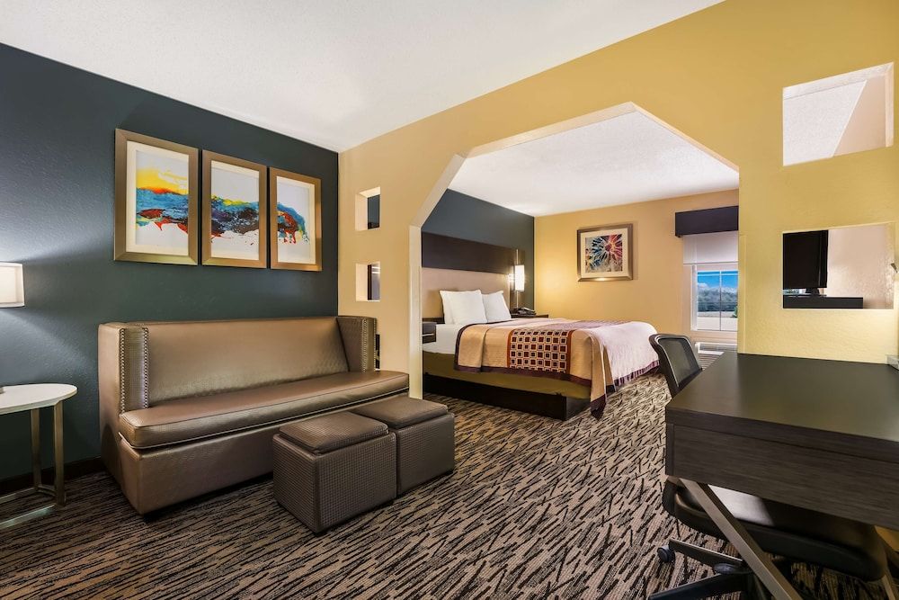 Suite, 1 King Bed, Accessible, Bathtub (with Sofabed)