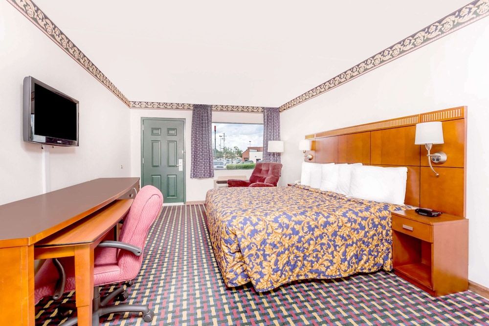 Standard Room, 1 King Bed