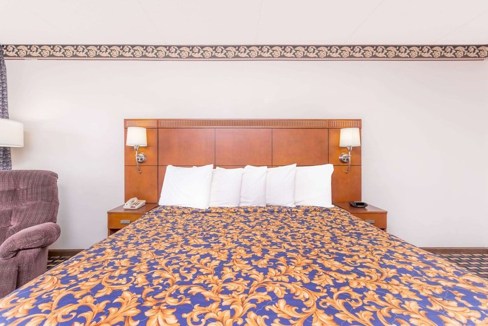 Standard Room, 1 King Bed, Smoking