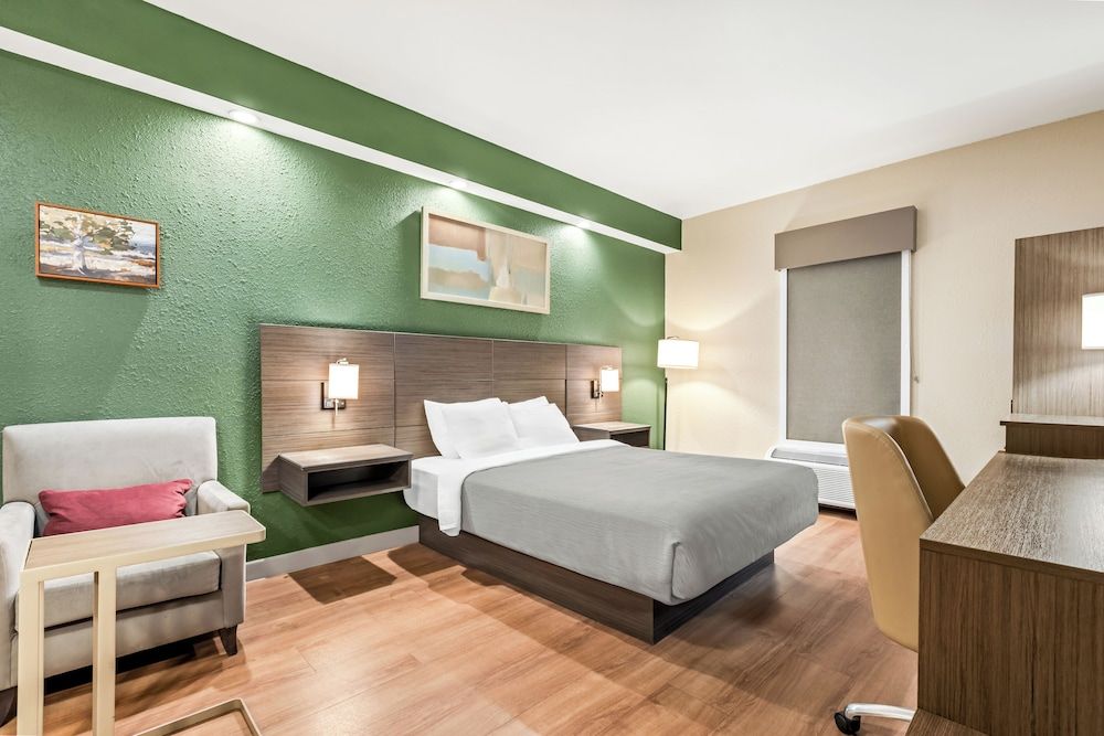 Suite, 1 King Bed with Sofa bed, Accessible, Non Smoking