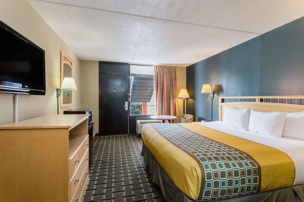 Standard Room, 1 King Bed