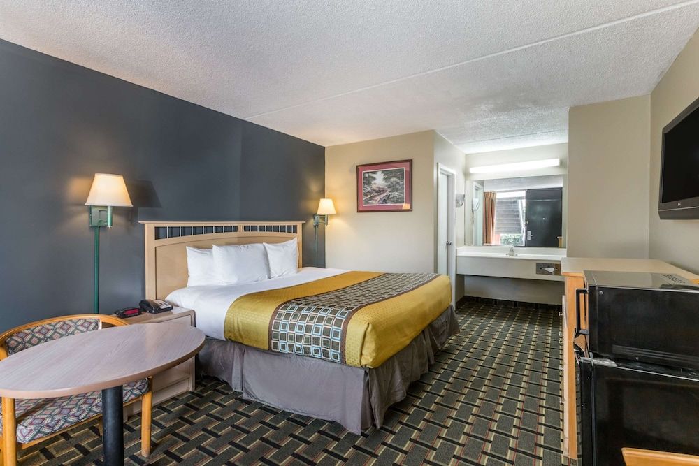 Standard Room, 1 King Bed, Accessible