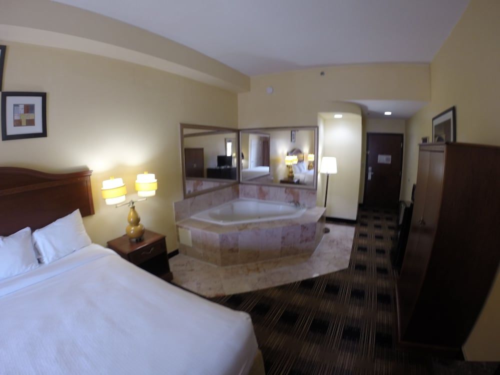 Deluxe, 1 King Bed, Jetted Tub