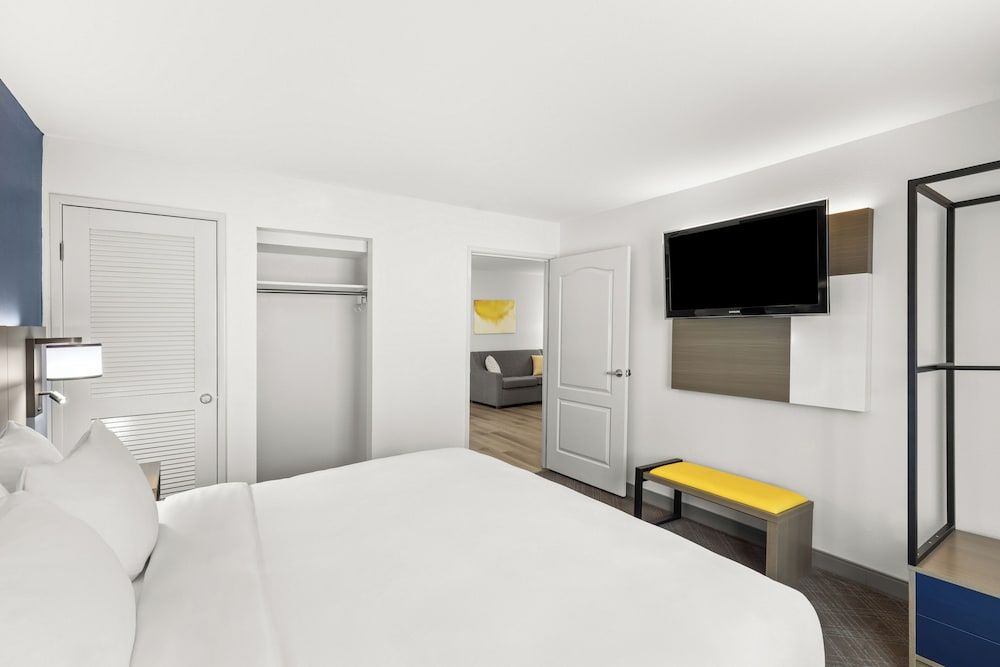Room, 1 King Bed, Accessible, Non Smoking