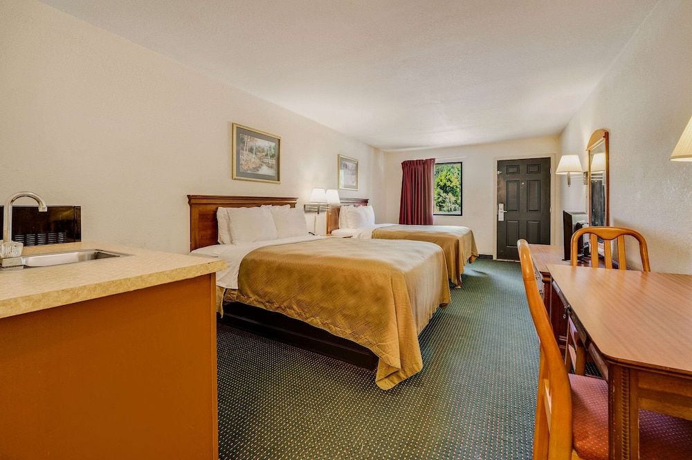 Standard Room, 2 Queen Beds, Non Smoking