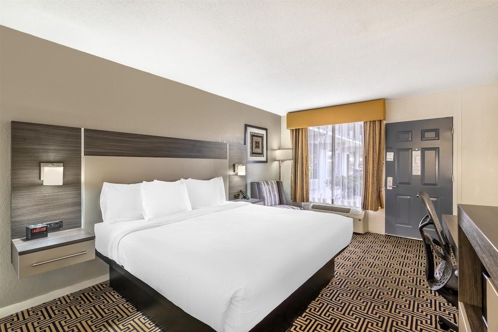 undefined Best Western Central Inn 10