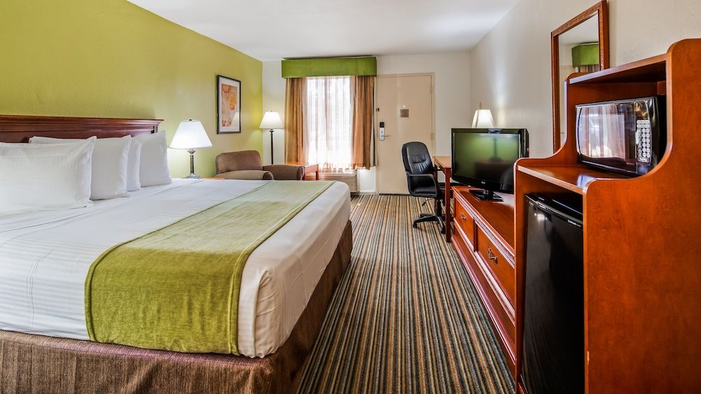 Room, 1 King Bed, Accessible, Non Smoking (Mobility)