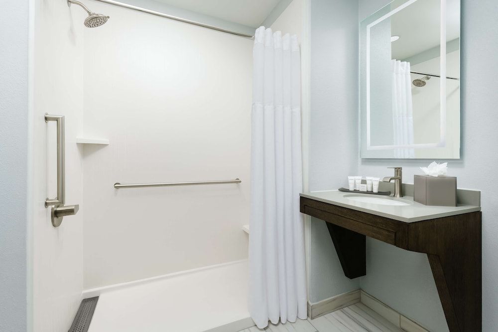 The Bluff Savannah Historic District, Tapestry by Hilton Studio, 2 Queen Beds, Accessible (3x3 Shower) 3