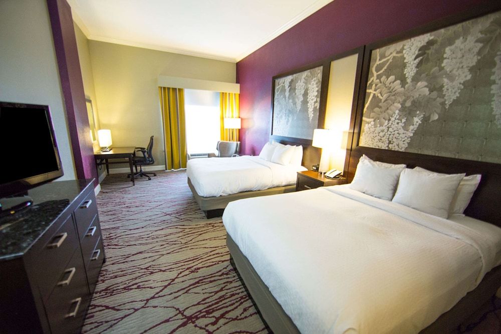 Room, 2 Queen Beds, Accessible, Bathtub