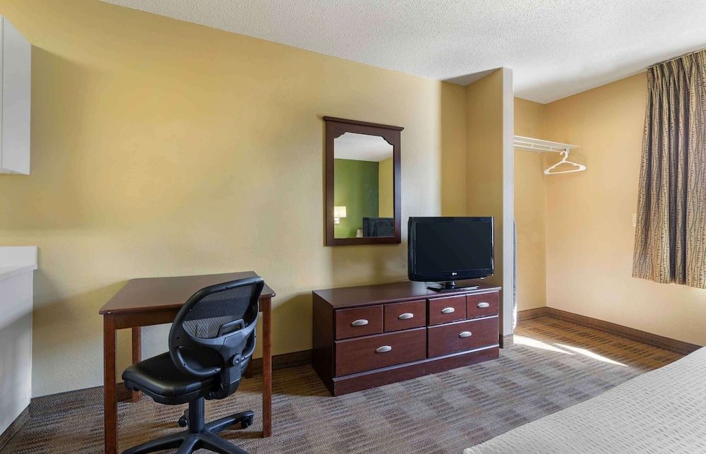 Extended Stay America Suites Savannah Midtown Studio, 1 Queen Bed, Non Smoking 4