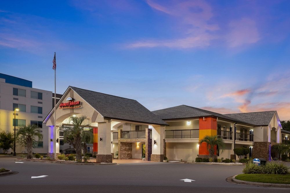 undefined Howard Johnson by Wyndham Savannah GA 5