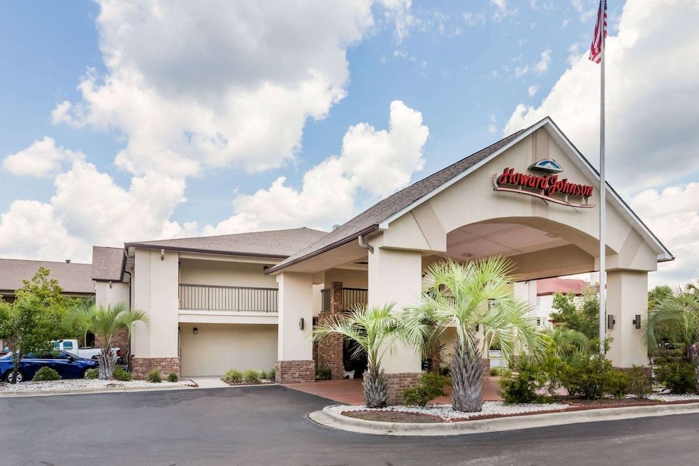 undefined Howard Johnson by Wyndham Savannah GA 4