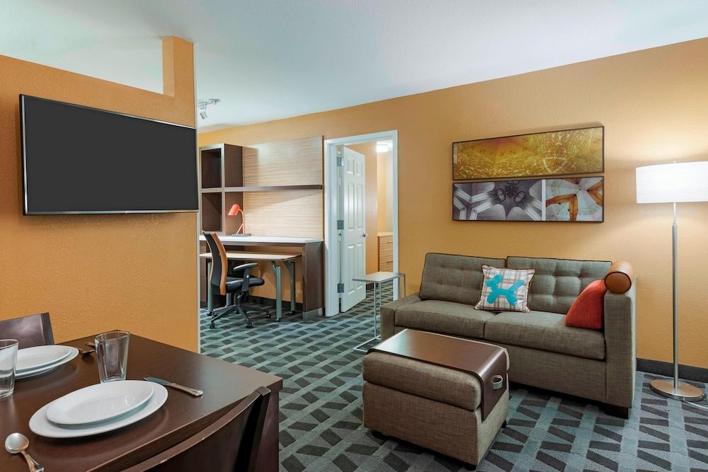 undefined TownePlace Suites by Marriott Savannah Midtown 3