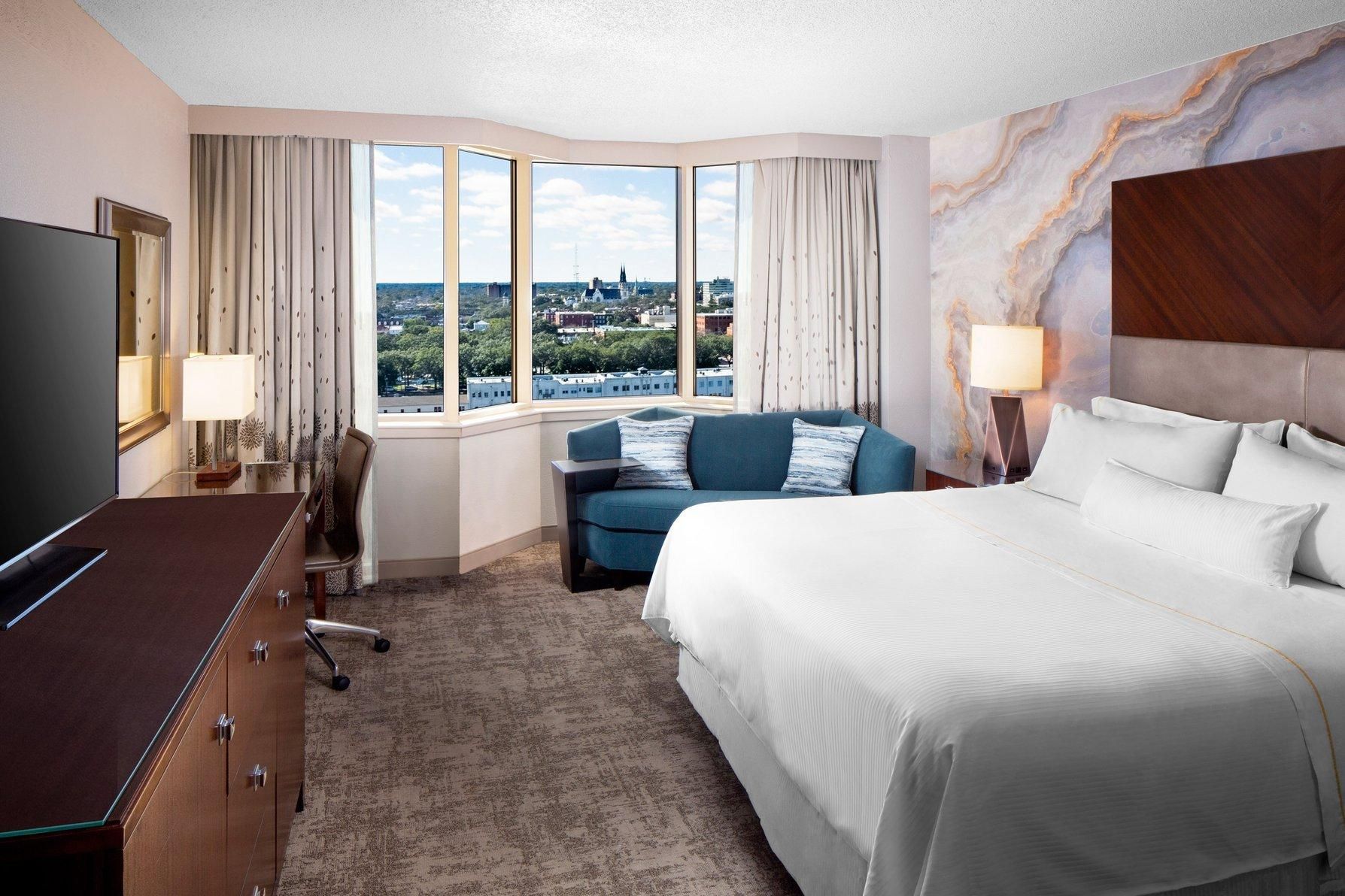 Governor Suite, 1 Bedroom Larger Suite, 1 King, Alternate: sofa bed, Savannah view, River view