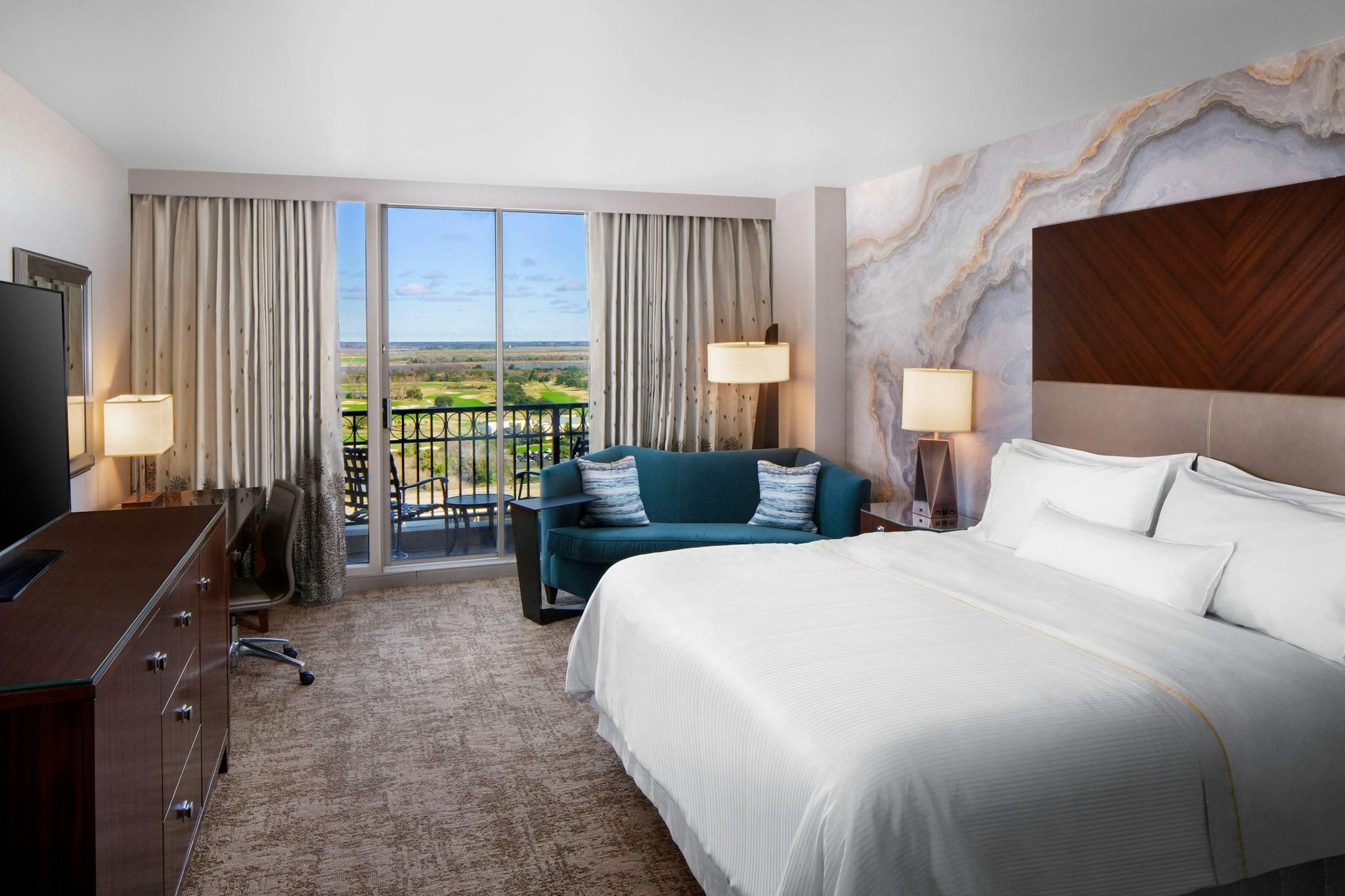 Champions Suite, 1 Bedroom Larger Suite, 1 King, Alternate: sofa bed, Golf view, Top floor