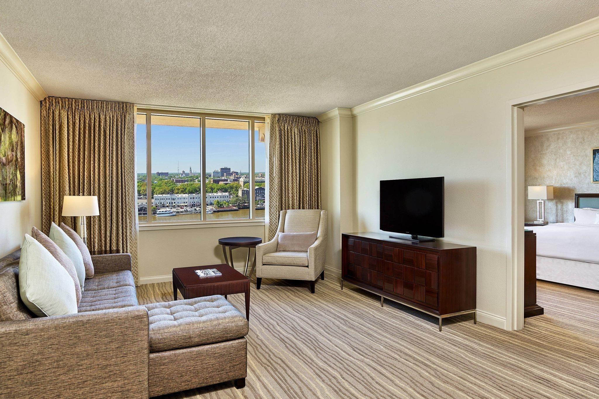 1 Bedroom Executive Suite, 1 King, River view, High floor