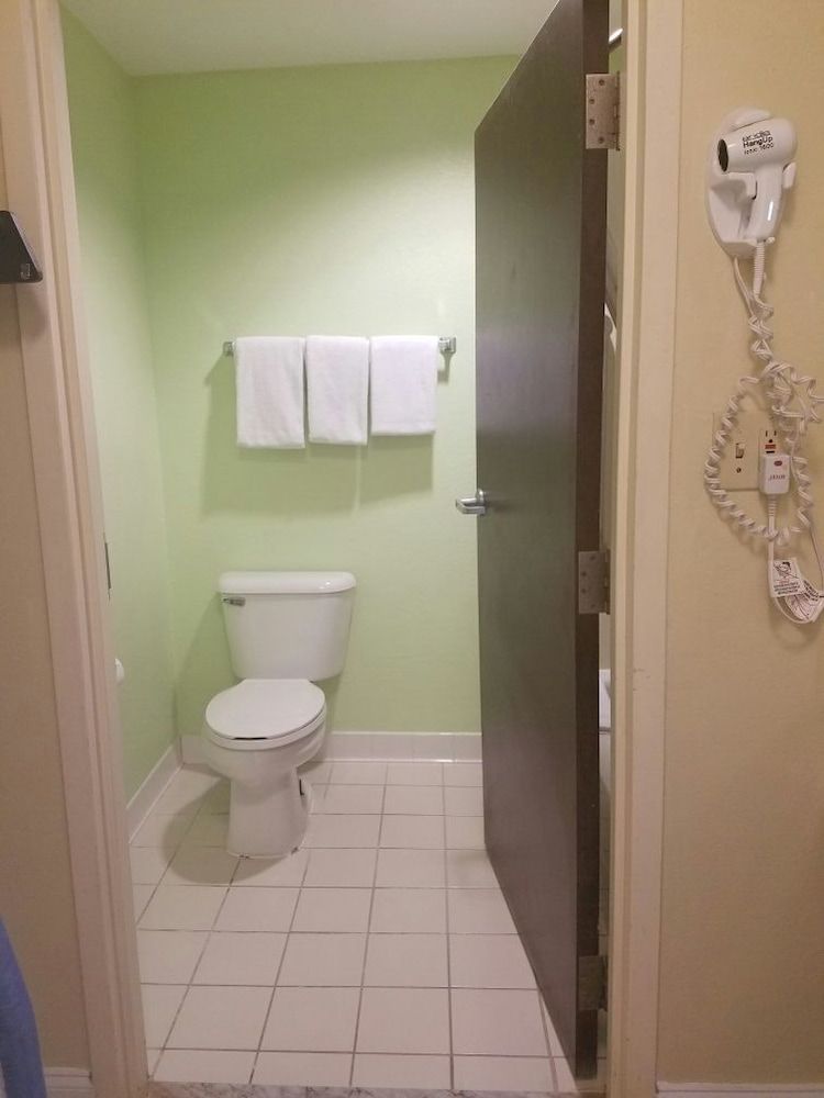 Eagles Nest Inn Standard Room, 1 King Bed 7