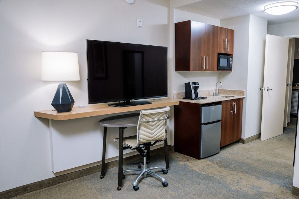 Standard Room, 1 King Bed, Accessible Bathtub (Mobility)