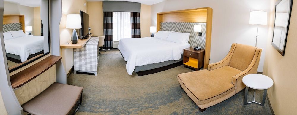 Standard Room, 1 King Bed, Accessible Bathtub (Mobility)