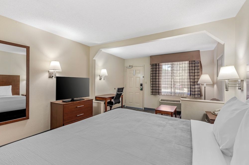 Standard Room, 1 King Bed, Smoking